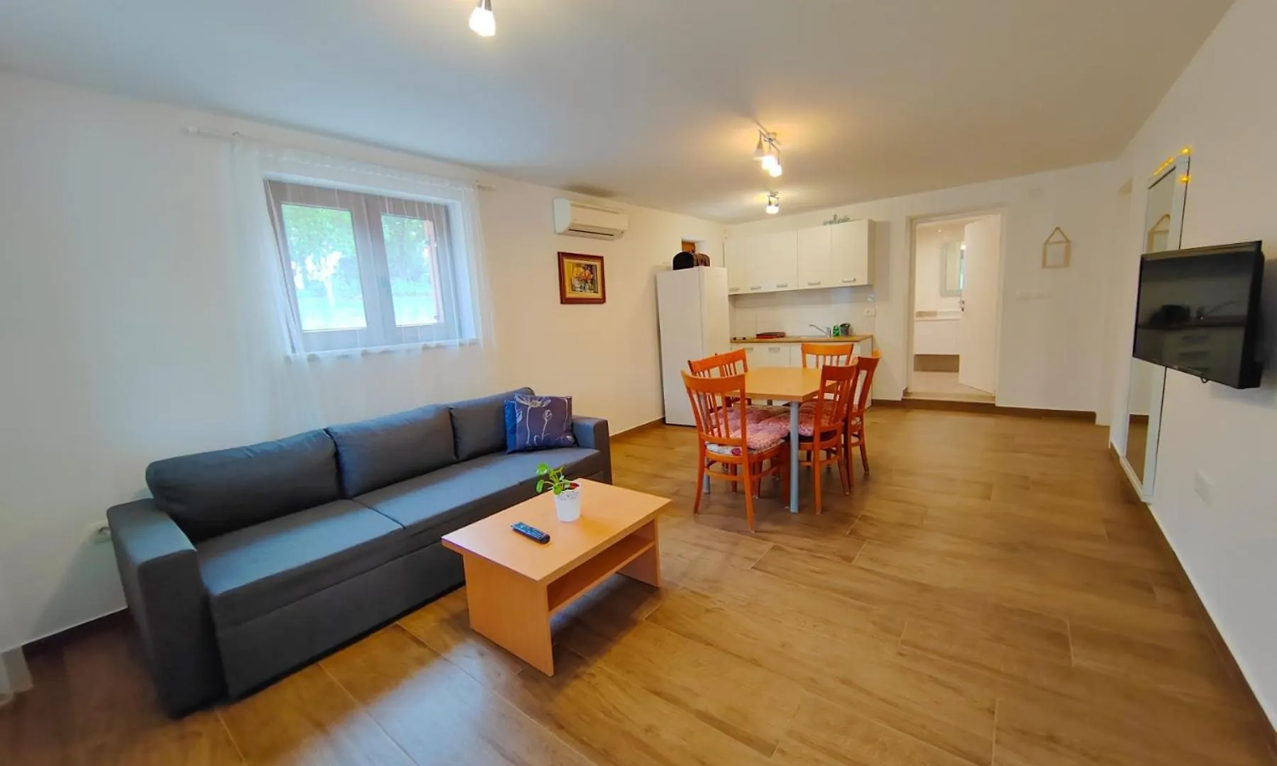 Honey Apartment Kanfanar 0*,  Croatia